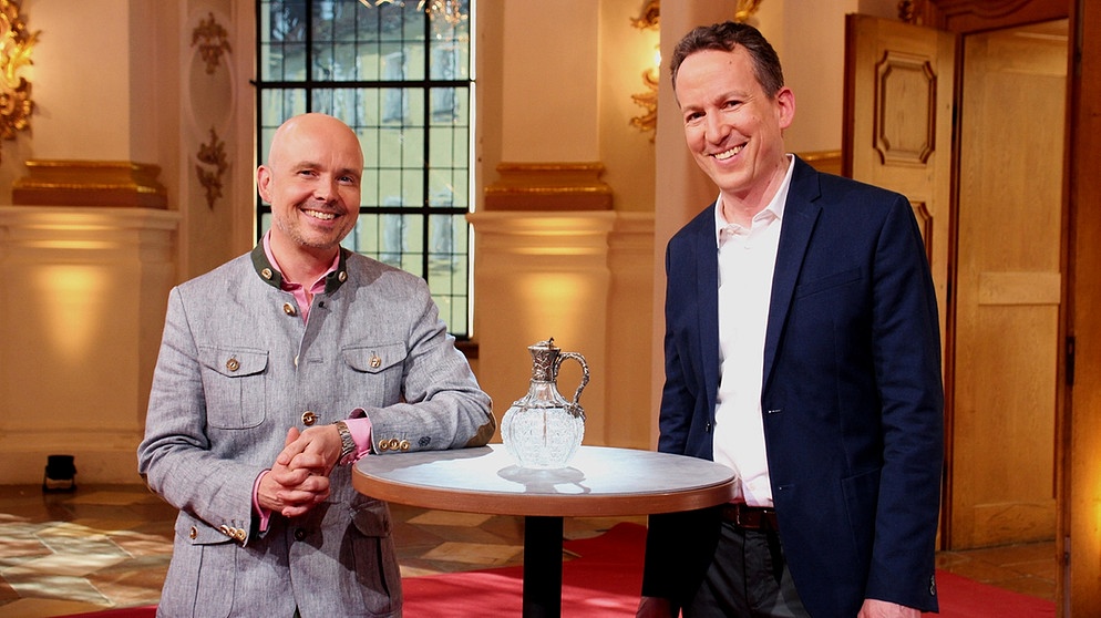 Die "Kunst + Krempel"-Experten für Glas: Christoph Bouillon (links) und Dr. Dedo von Kerssenbrock-Krosigk im Kloster Metten | Bildquelle: BR