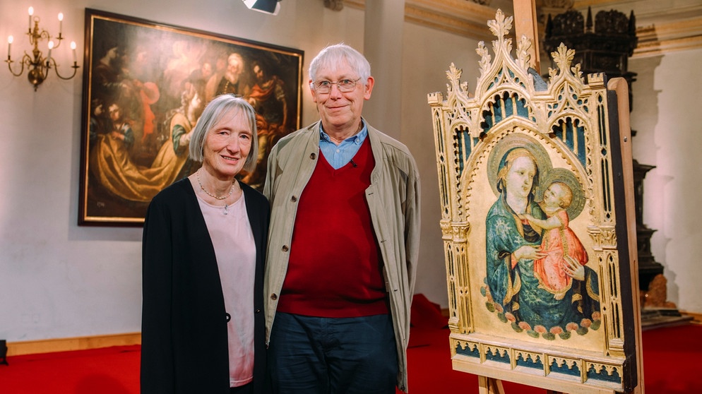 Der Restaurator meinte, die gemalte Madonna könnte aus der Zeit um 1400 stammen. Aber das Besitzerpaar ist skeptisch. Was sagen die Experten in Kloster Benediktbeuern?  | Bildquelle: BR/Vera Johannsen