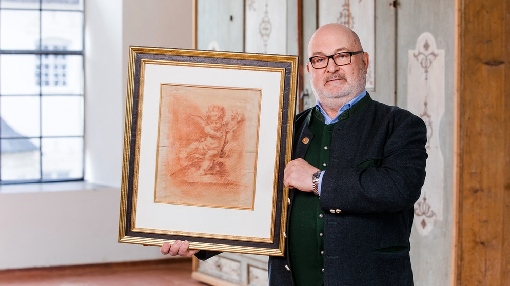Ist seine Rötel-Zeichnung wirklich von Rembrandt? Das will der Besitzer von den "Kunst + Krempel"-Experten für Kunst auf Papier im Kloster Benediktbeuern wissen. | Bildquelle: BR/Johannsen