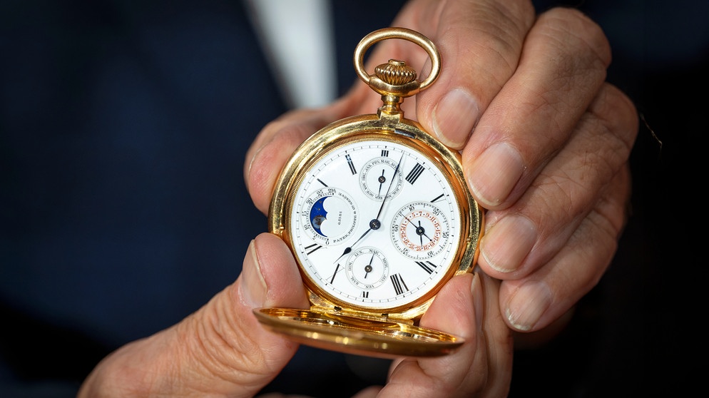 Die goldene Taschenuhr war einst Geschenk für eine Lebensrettung. Der Sohn will jetzt wissen, was die Patek Philippe wert sein könnte und die Experten sind überzeugt: Sehr viel!  | Bildquelle: BR/Ralf Wilschewski