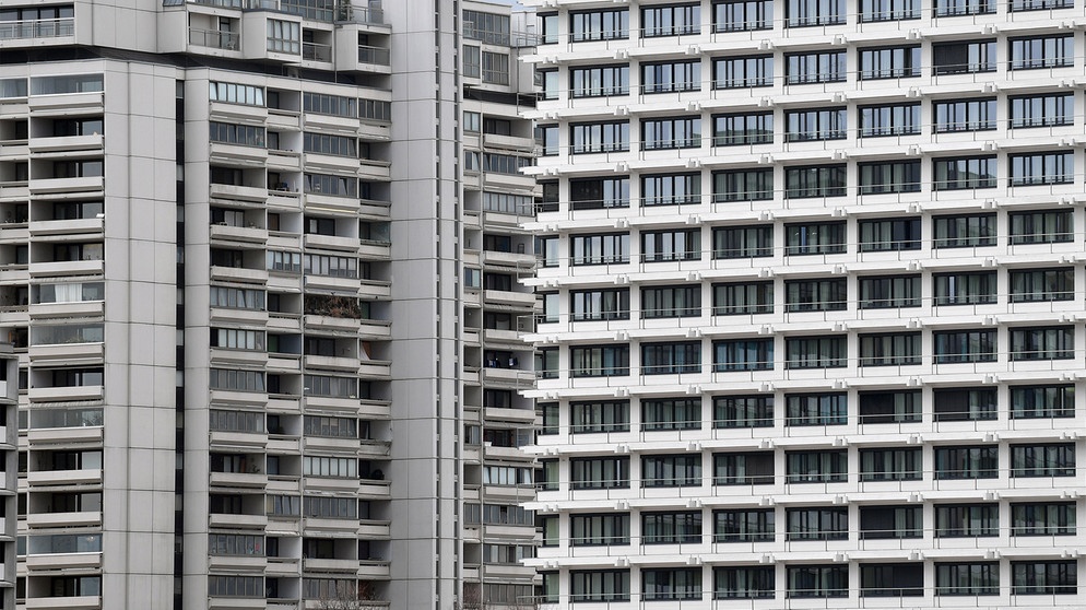 Das Olympische Dorf in Muenchen. Wohnungen,,Balkone, Einraumwohnungen,Appartements,Fassade,Tristesse | Bildquelle: picture alliance / SvenSimon | FrankHoermann/SVEN SIMON