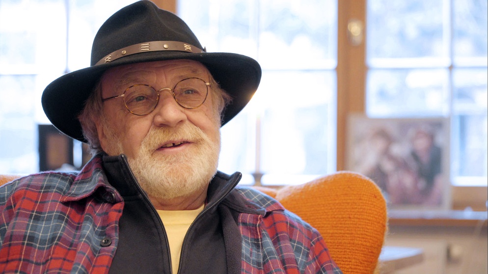 Wolfi Fischer. Jahrelang sucht Wolfi Fischer die Anerkennung und Liebe seiner Mutter. Doch Elfi Pertramer ist als Schauspielerin und Regisseurin mit anderen Dingen beschäftigt. Erst die Sicherheit und Geborgenheit seiner großen Liebe Anne geben Wolfi die Kraft, seinen eigenen Weg zu gehen. | Bildquelle: BR/Sandra Wiest