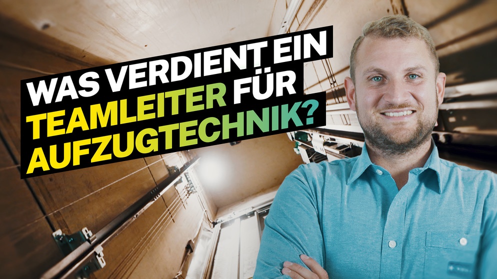 Teamleiter steht vor Aufzug | Bildquelle: BR