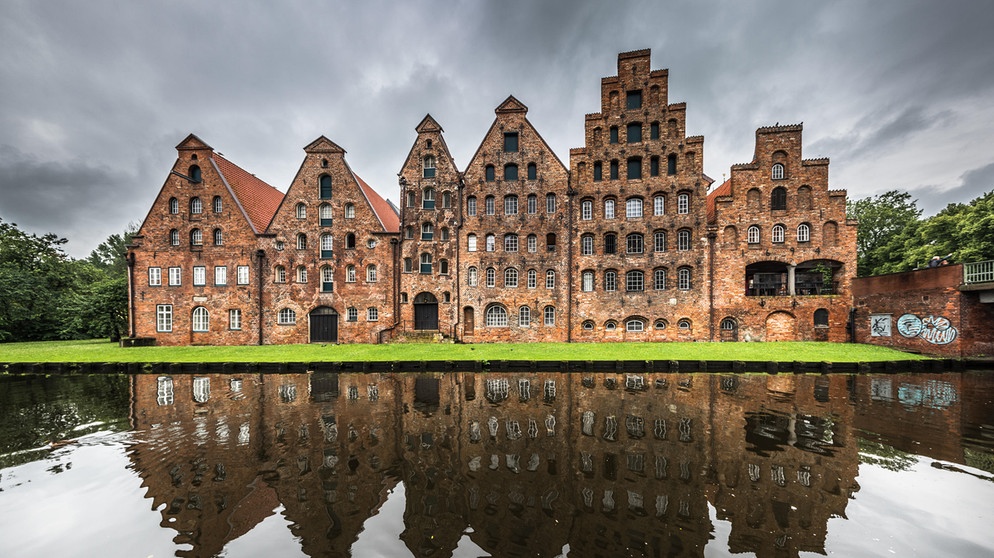 Historische Salzspeicher in Lübeck. | Bildquelle: picture alliance / Zoonar | Konstantin Kalishko