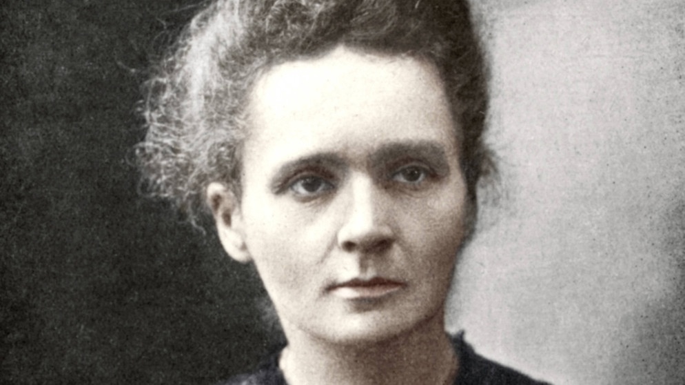 Marie Curie, 1917. Sie entdeckte radioaktive Elemente, erhielt Nobelpreise in Physik und Chemie und war die erste Professorin Frankreichs: Marie Curie war eine außergewöhnliche Wissenschaftlerin.  | Bildquelle:  picture alliance / Heritage Imag
