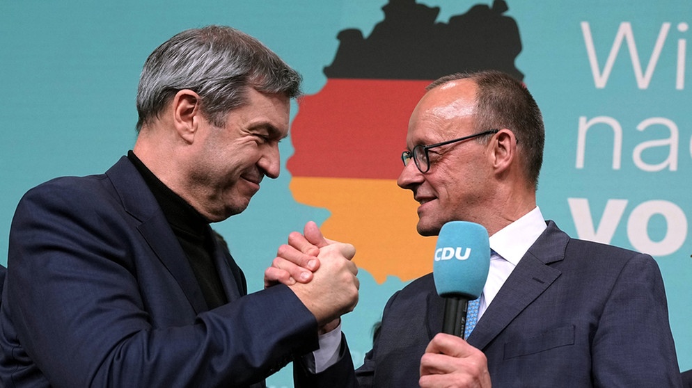 Kanzlerkandidat Friedrich Merz und Bayerns Ministerpräsident Markus Söder nach Wahlsieg der Union bei der Bundestagswahl 2025 | Bildquelle: dpa-Bildfunk/Michael Kappeler