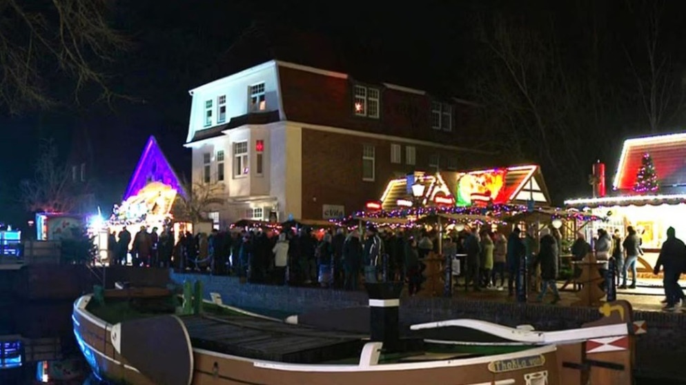 Weihnachtsmarkt am kleinen Hafen | Bildquelle: NDR