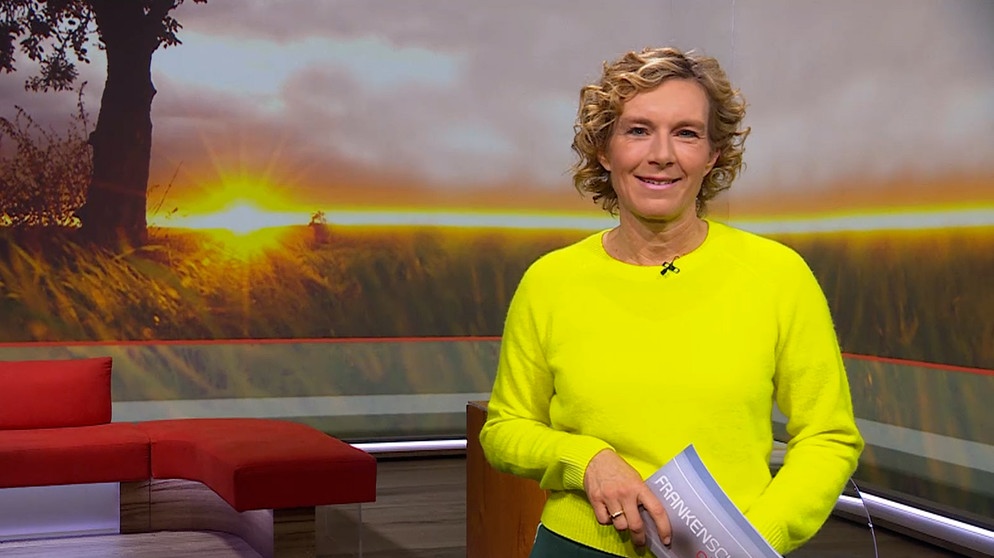 Moderatorin Julia Büchler in der Frankenschau aktuell vom 13. November | Bildquelle: BR
