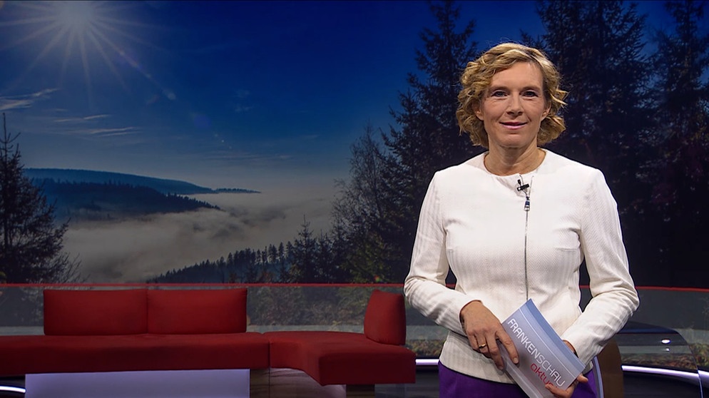 Moderatorin Julia Büchler moderiert die Frankenschau aktuell | Bildquelle: BR