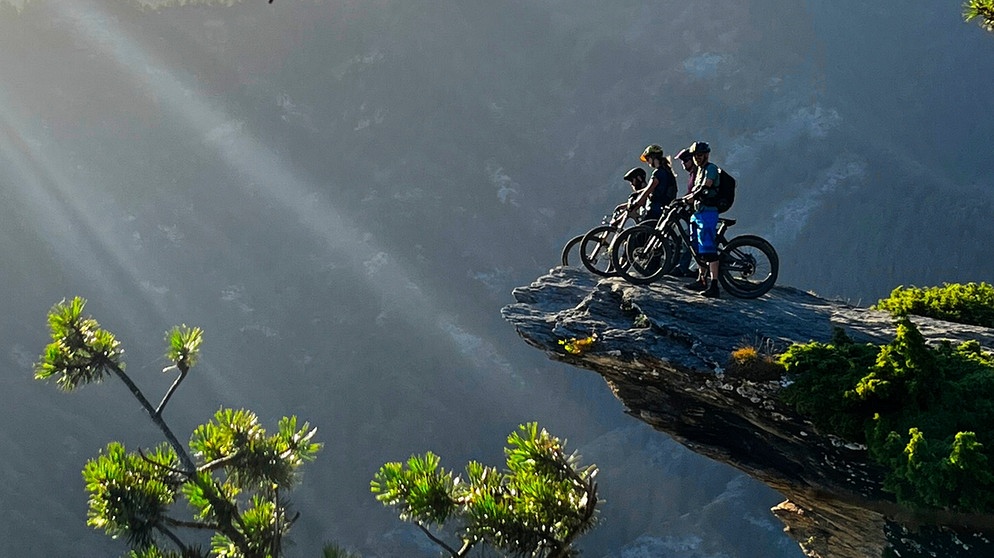 Mountainbiker in Action | Bildquelle: BR/Michi Düchs