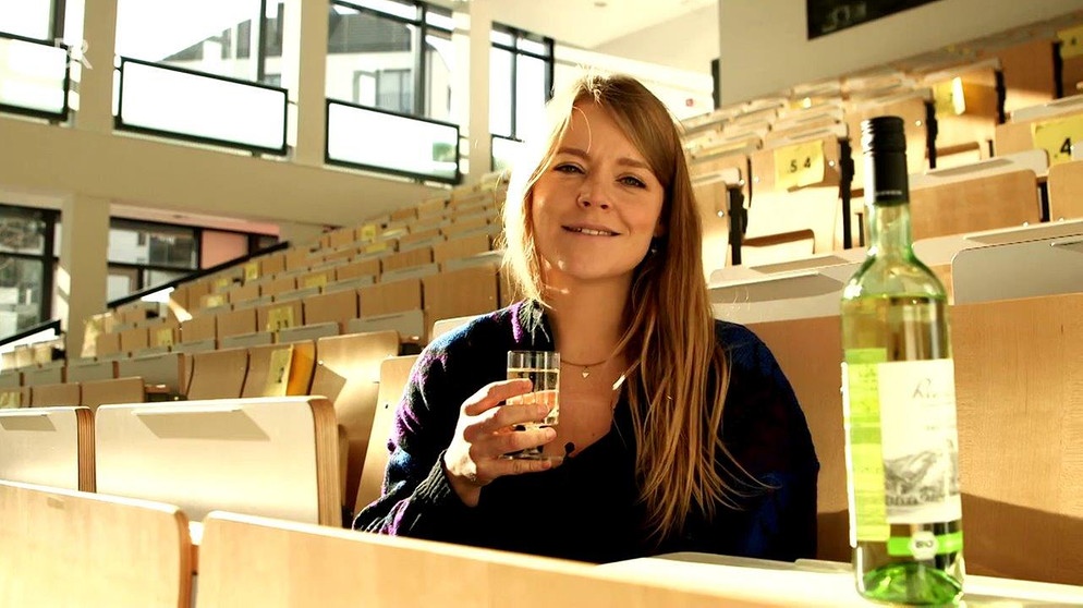 Sabine auf der Suche nach Mythen im Studium Weinbau | Bildquelle: BR