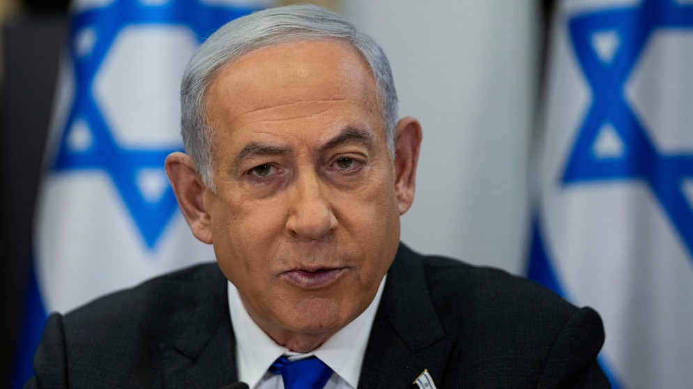 24.12.2023, Israel, Tel Aviv: Benjamin Netanjahu, Premierminister von Israel, leitet eine Kabinettssitzung in der Kirya, dem Sitz des israelischen Verteidigungsministeriums. Foto: Ohad Zwigenberg/AP Pool/dpa +++ dpa-Bildfunk +++ | Bildquelle: dpa-Bildfunk/Ohad Zwigenberg