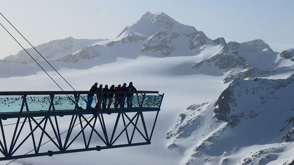 Plattform vor dem höchsten Berg Nordtirols, der Wildspitze | Bildquelle: BR/Georg Bayerle