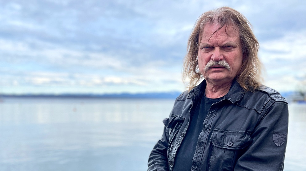 Der in Tutzing lebende Musiker und Produzent Leslie Mandoki hat einst alles hinter sich gelassen und floh aus Ungarn, wo seine Familie damals politisch verfolgt wurde, um seinen Traum in Deutschland zu verfolgen.  | Bildquelle: BR/Andreas Krieger