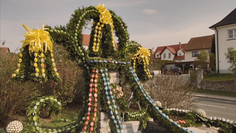 Osterbrunnen Diepersdorf | Bildquelle: BR