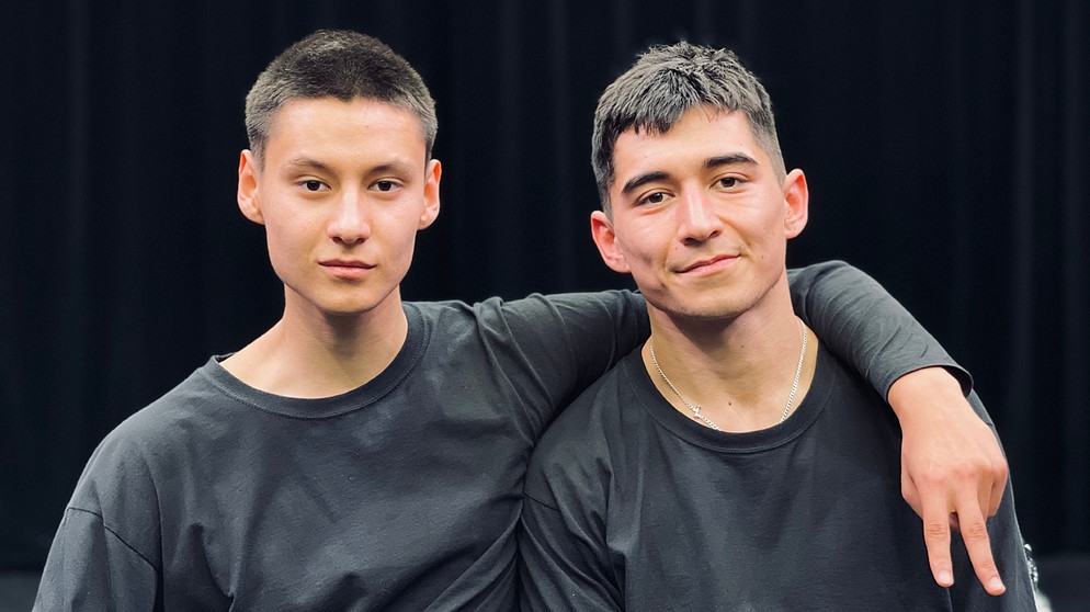 Rahät Wumaier (li) und Serhat Perhat (re) | Bildquelle: BR / Andreas Krieger