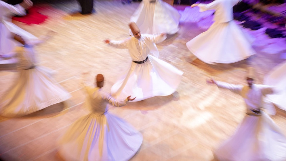 Sufi-Tänzer  | Bildquelle: picture-alliance/dpa