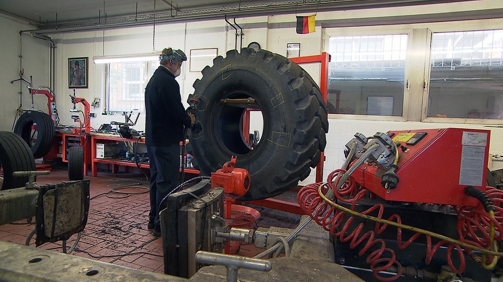 Mechaniker/-in für Reifen- und Vulkanisationstechnik  | Bildquelle: BR