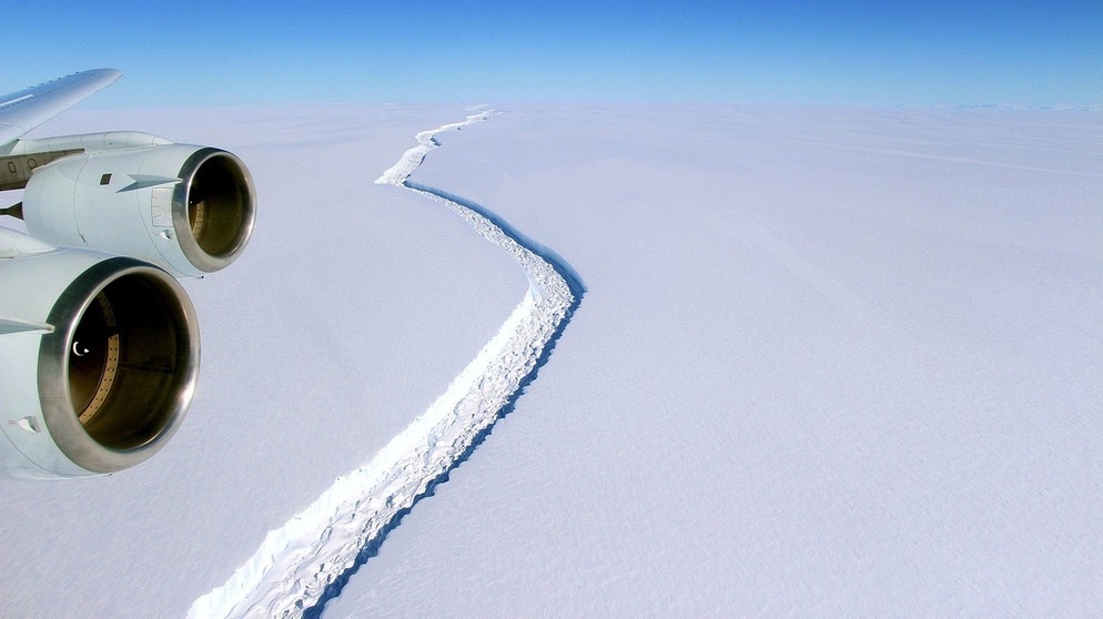 Riss im Schelfeis der Antarktis. | Bildquelle: NASA