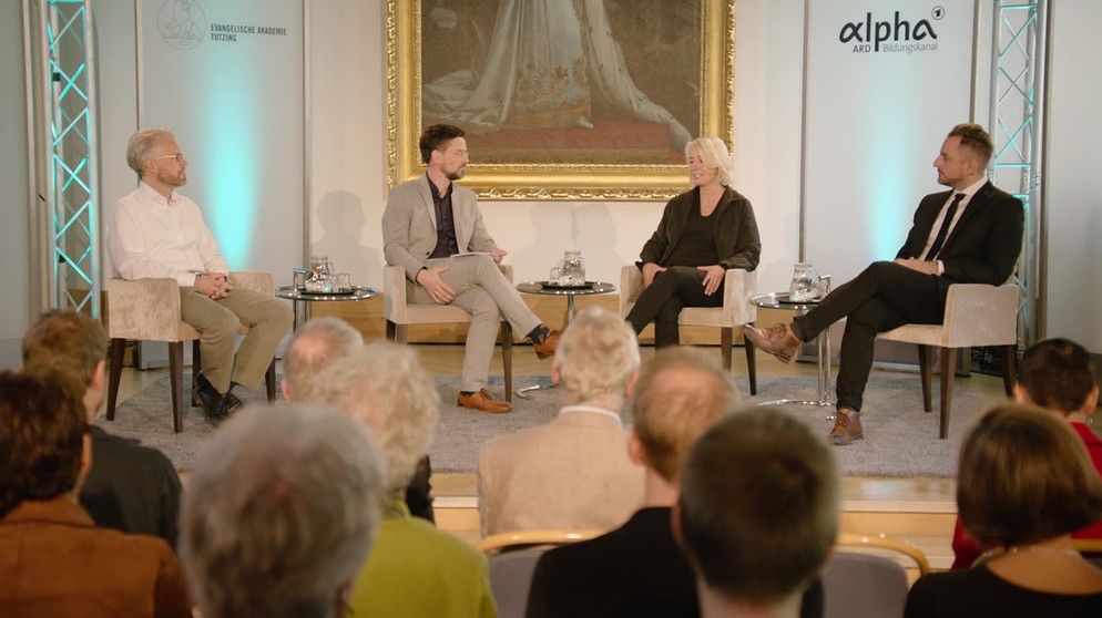 Von links nach rechts:
Prof. Martin Fischer, Ph.D.
Pfr. Dr. Hendrik Meyer-Magister
Prof. Dr. Catrin Misselhorn
Dr. Thomas Christian Bächle
| Bildquelle: BR