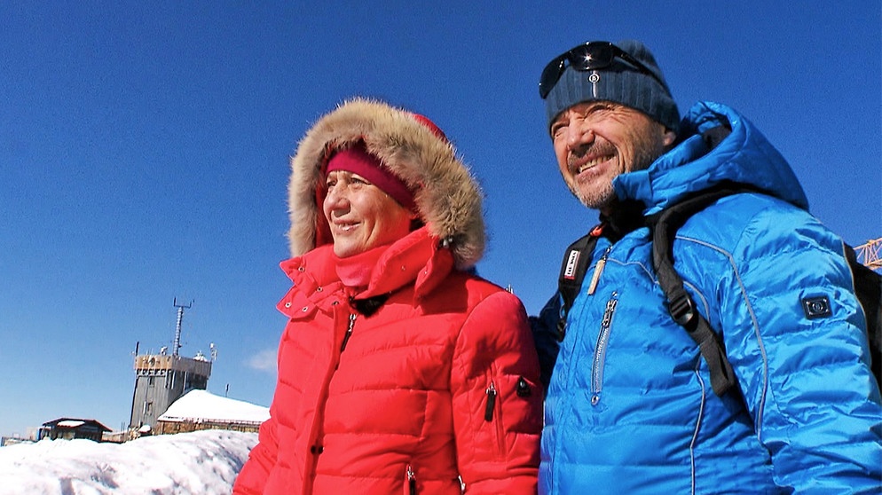 Rosi Mittermaier und Christian Neureuther bei minus 25 Grad ganz oben auf der Zugspitze. | Bildquelle: BR/Peter Gillemot