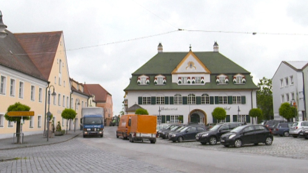 Der Marktplatz von Arnstorf | Bildquelle: BR