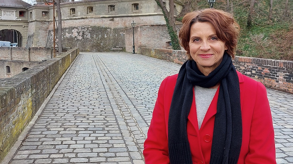 Schwaben + Altbayern-Moderatorin Eva Mayer | Bildquelle: BR / Sabine Frühbuss