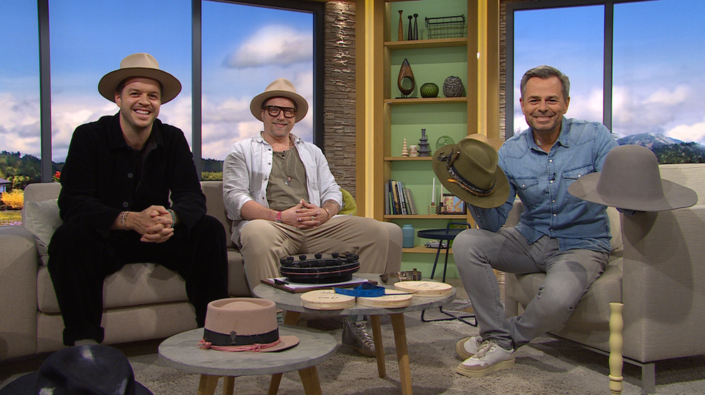 Die beiden Hutmacher Gabriel Schütt und Patrick Köppchen mit Michael Sporer | Bildquelle: BR