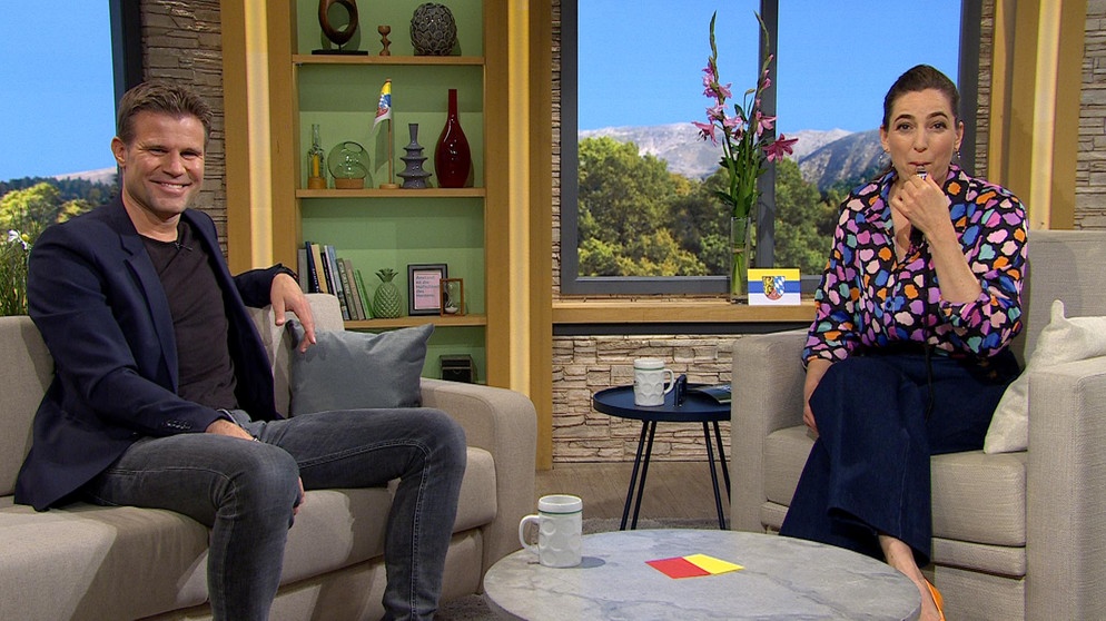 Sendung vom 11.06.2024: Moderatorin Andrea Lauterbach mit Felix Brych. | Bildquelle: BR
