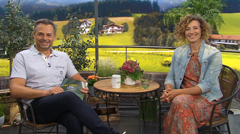 Sendung vom 04.08.2023: Moderator Michael Sporer mit Nina Schlesener | Bildquelle: BR