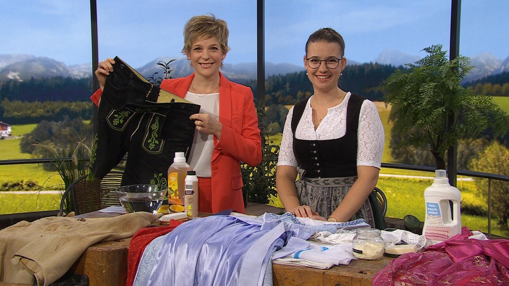 Sendung vom 06.09.2023: Moderatorin Sandra Bouscarrut, Hauswirtschaftsexpertin Elke Sommer | Bildquelle: BR