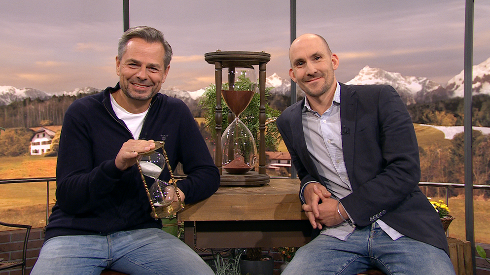Sendung vom 25.10.2023: Moderator Michael Sporer mit Jonas Geißler  | Bildquelle: BR