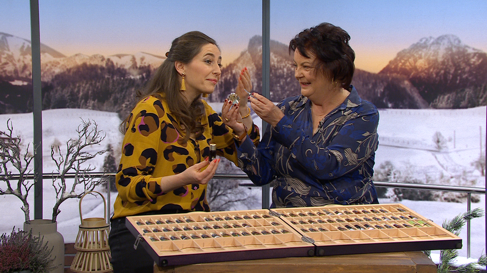 Sendung vom 07.02.2024: Moderatorin Andrea Lauterbach und Parfümeurin Beate Nagel | Bildquelle: BR