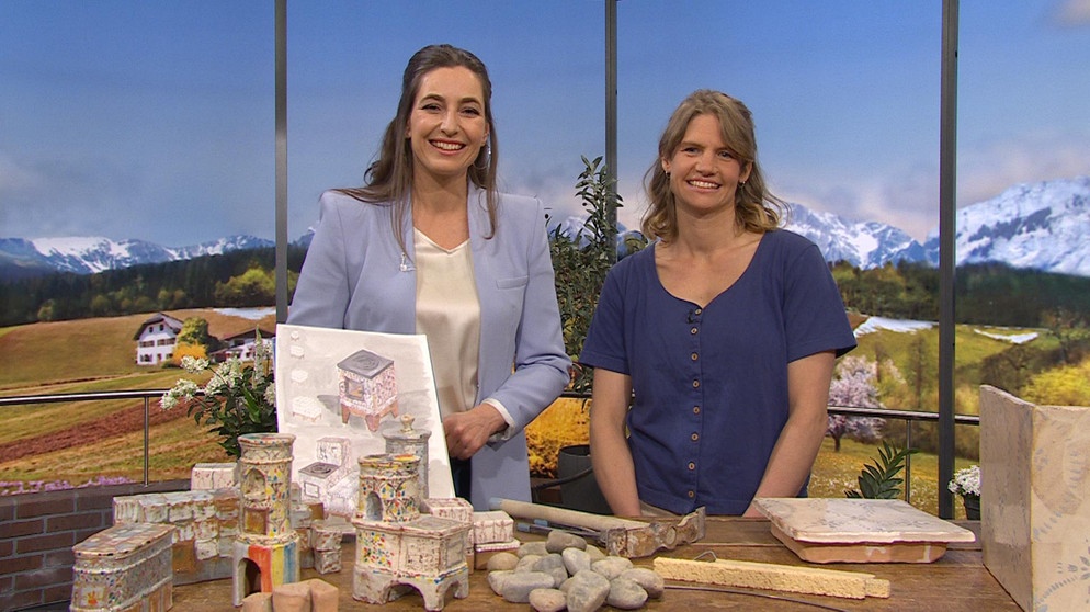 Moderatorin Andrea Lauterbach und Luise Sumereder  | Bildquelle: Wir in Bayern