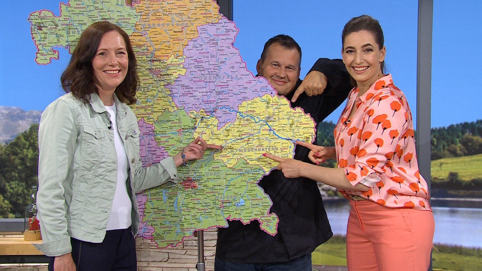 Annette Eckl, Wolfgang Link und Moderatorin Andrea Lauterbach | Bildquelle: Wir in Bayern