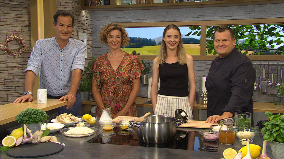 Sendung vom 19.07.2023: Moderator Dominik Pöll mit Nina Schlesener, Luisa Bredschneijder und Wolfgang Link | Bildquelle: BR