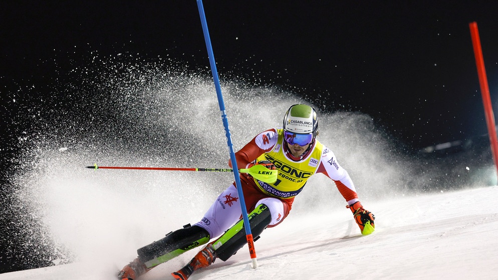 08.01.2025, Italien, Madonna di Campiglio: Ski alpin: Weltcup, Slalom, Herren. Der Österreicher Manuel Feller in Aktion. Foto: Alessandro Trovati/AP/dpa +++ dpa-Bildfunk +++ | Bildquelle: dpa-Bildfunk/Alessandro Trovati
