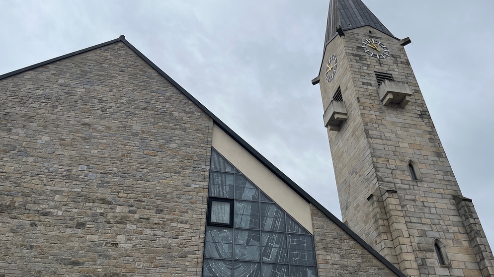 Die Kirche in Hauzenberg.  | Bildquelle: BR/Sarah Höger