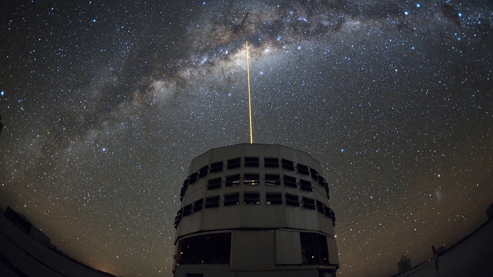 Die Milchstrasse über dem Very Large Telescope. | Bildquelle: ESO/Y. Beletsky