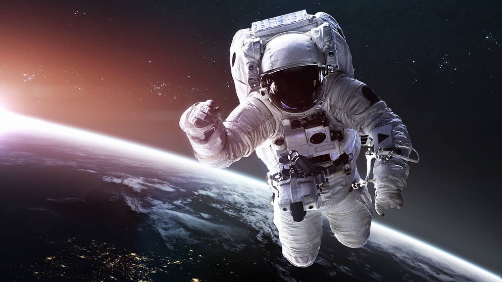 Astronaut im All | Bildquelle: BR
