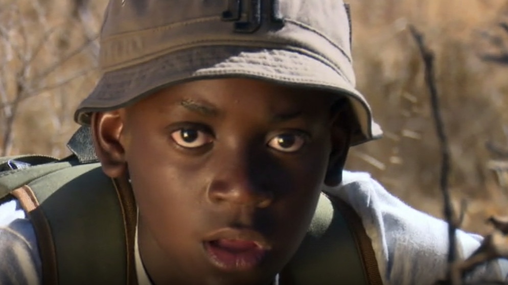 Der 11-jährige Rufus aus Namibia macht Urlaub auf einer Farm. Eines Tages soll er die Kuh des Nachbarn einfangen, denn nach alter Tradition werde ein Junge zum Mann, wenn er alleine in den Busch geht.  | Bildquelle: BR