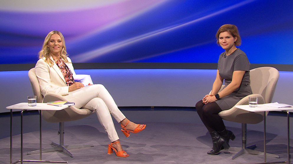 Birgit Kappel (li); Ingrid Brodnig, Buchautorin und Journalistin. | Bildquelle: BR