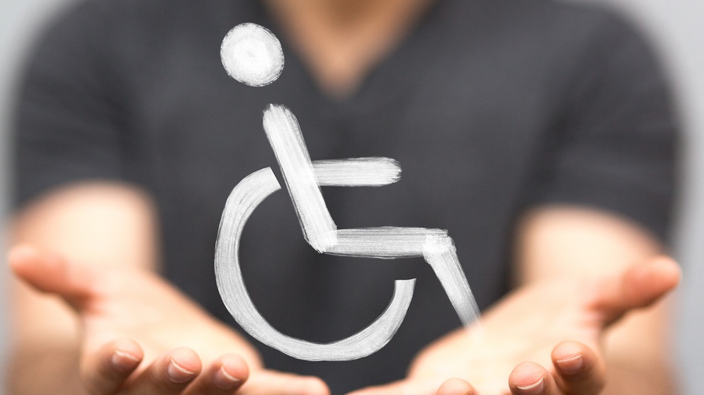 Symbol für eine Person in einem Rollstuhl. | Bildquelle: stock.adobe.com/vegefox.com