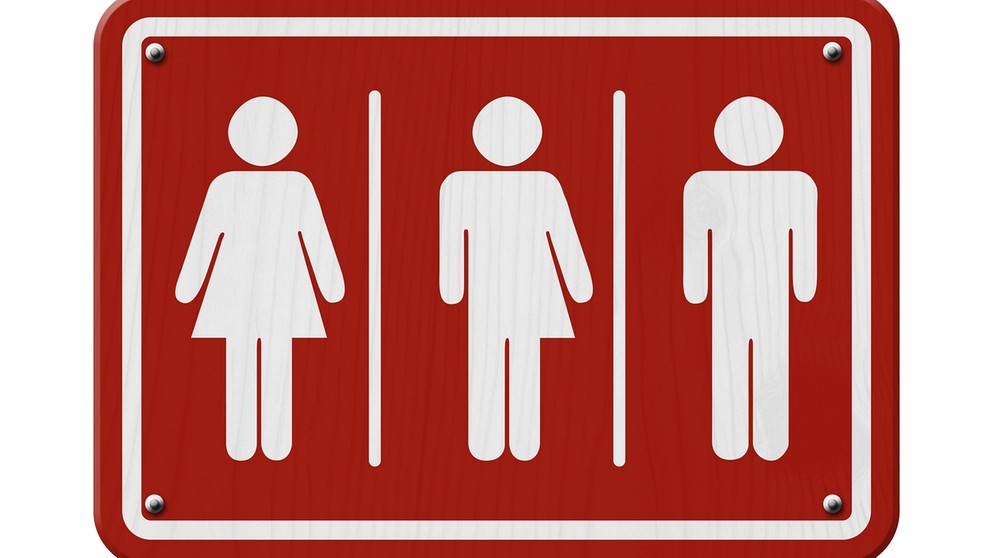 Ein Schild mit Symbolen für drei Geschlechter. | Bildquelle: stock.adobe.com/Karen Roach