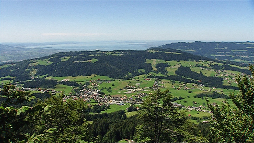 Blick vom Bregenzer Wald über den Bodensee | Bildquelle: BR