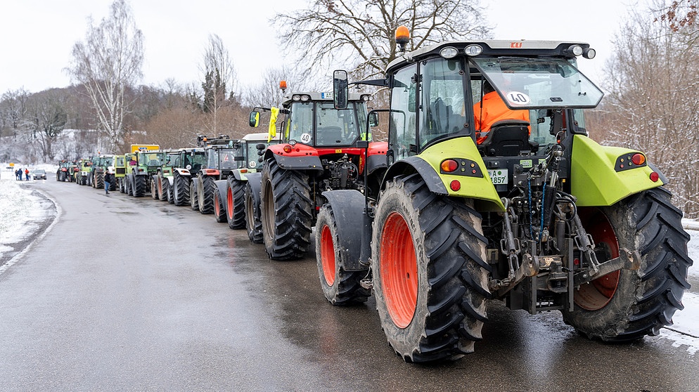 Bauern-Demo am 08.01.2024 in München. Bayernweit protestieren die Bauern / Landwirte gegen die Kürzung / Streichung der Subventionen von Agrardiesel. | Bildquelle: picture alliance / CHROMORANGE | Michael Bihlmayer