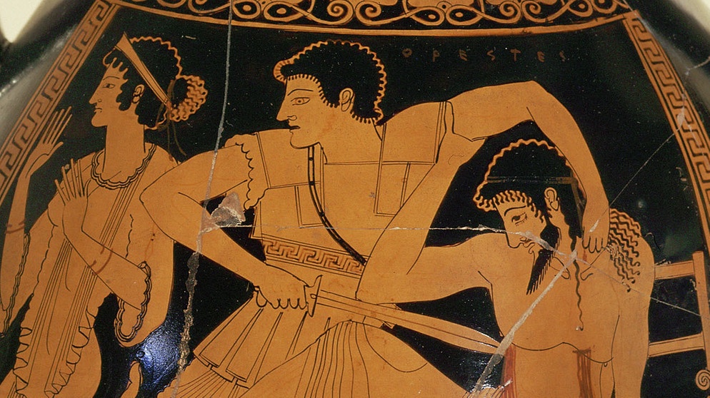 Griechische Vasenmalerei: Orestes tötet Aigisthos mit seinem Schwert, links die fliehende Chrysothemis.  | Bildquelle: picture-alliance/dpa
