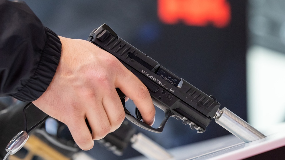 Waffe | Bildquelle: dpa-Bildfunk/Daniel Karmann