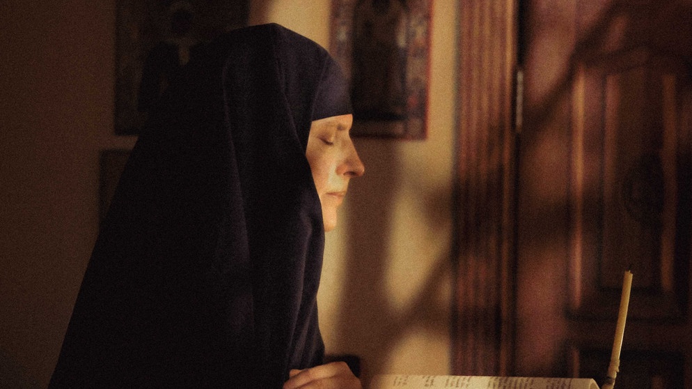 Ein Film über schwarz gekleidete Frauen, über Leben und Sterben und einem Kloster als ungewöhnlichen Schicksals- und Friedensort. | Bildquelle: HFF München/Michael Kalb Filmproduktion/BR