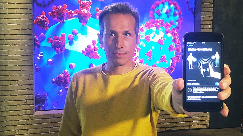 "Gut zu wissen"-Moderator Willi Weitzel stellt die Corona-Warn-App vor | Bildquelle: BR/Gut zu wissen